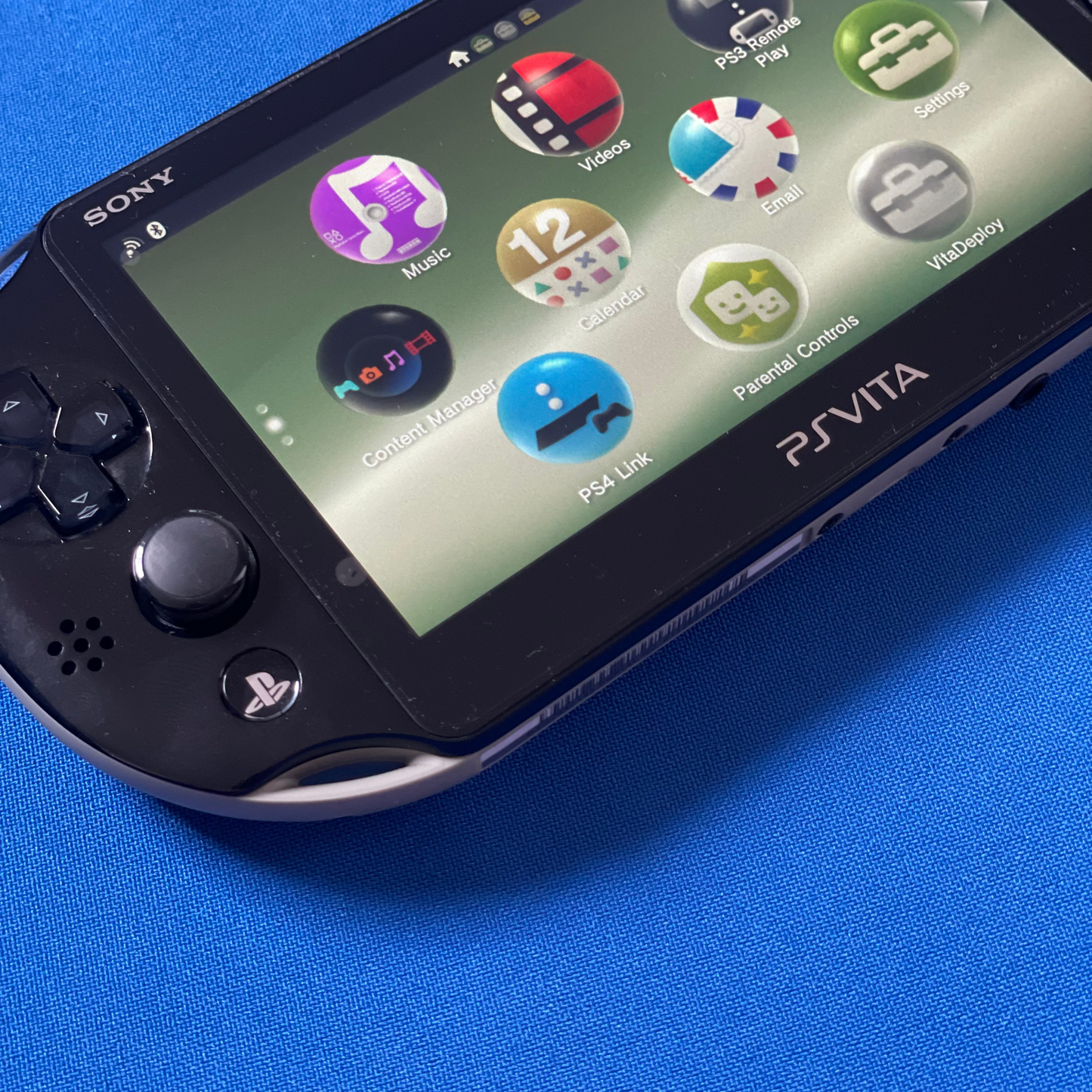 Sony PlayStation Vita 2000 (Slim) Khaki & Black