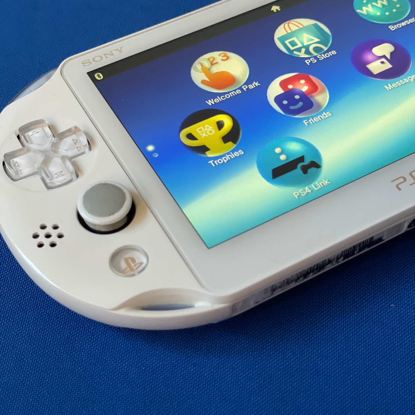 Sony PlayStation Vita 2000 (Slim) White
