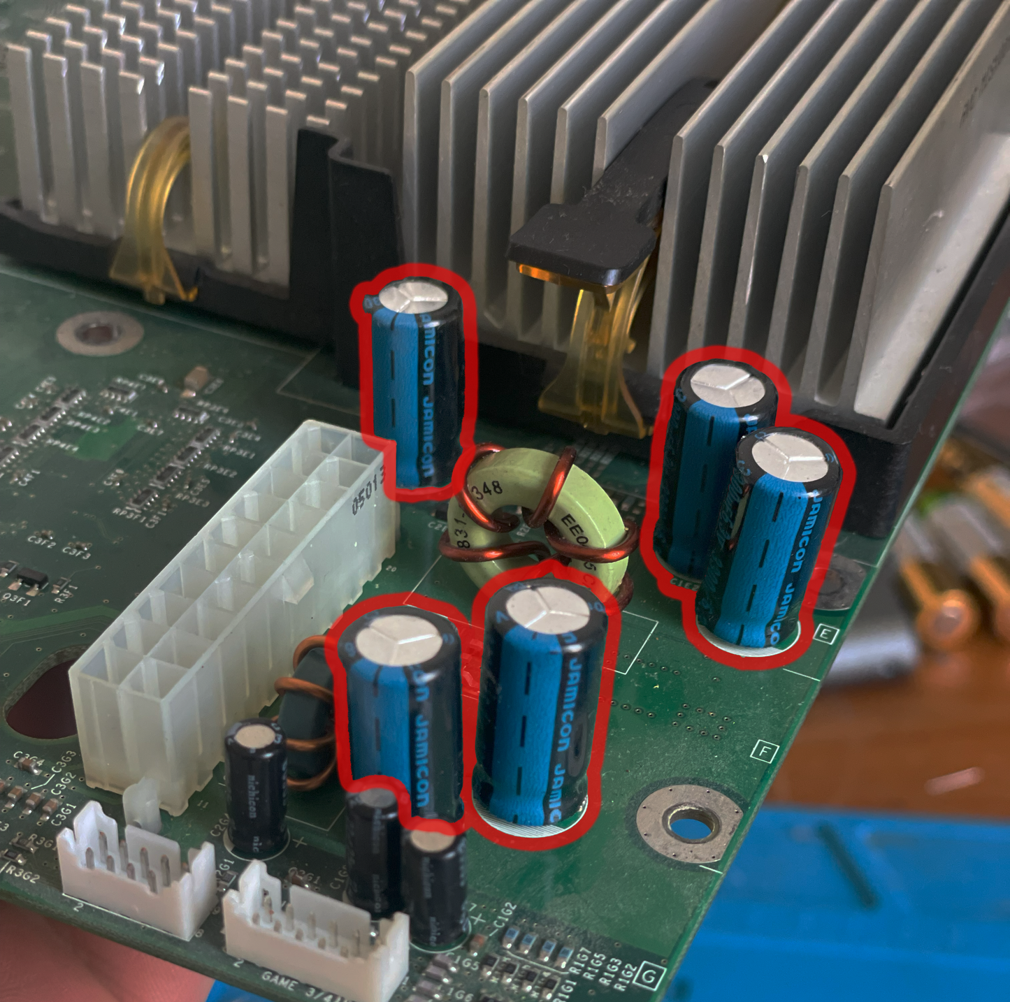 Výměná kondenzátorů Originálního Xboxu